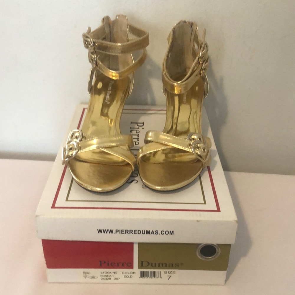 Pierre Dumas, size 7, gold shoes.
